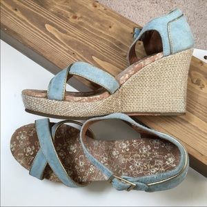 Toms light blue suede heels